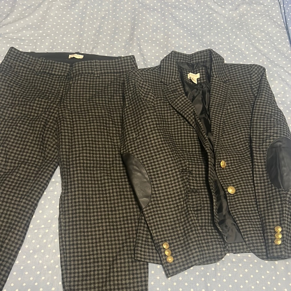 J crew tweed suit size zero only worn once. Black and grey with gold buttons